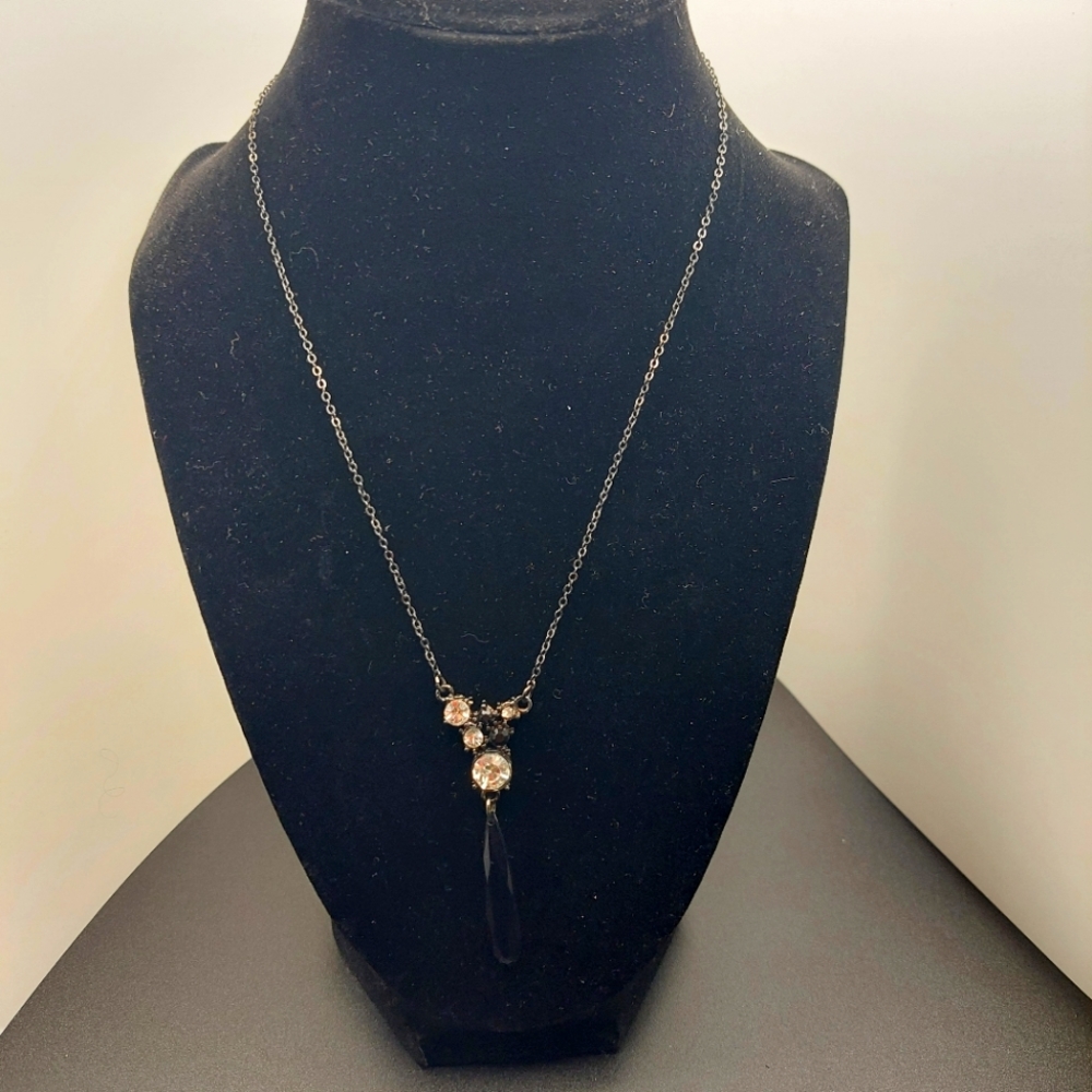 VTG AVON SAQ RHINESTONE BLACK DROP PENDANT 16" Y NECKLACE